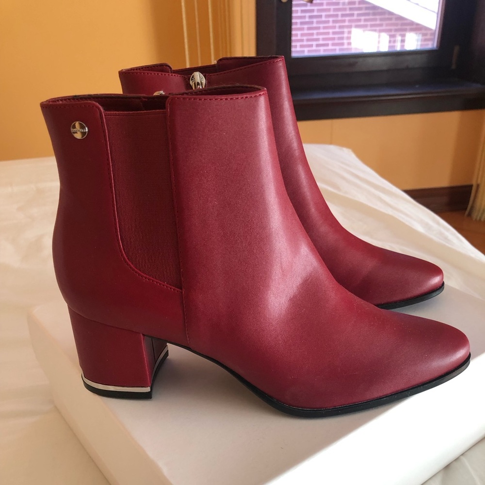 Calvin Klein Fioranna Red Leather Booties Size 8✨